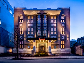 歴史ある建物をリノベーションした上質空間