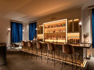 食後には隣接の「Bar Ignis」でお気に入りの一杯を