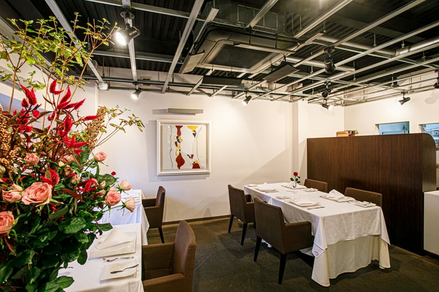 商談や会食、家族の慶事など、幅広く利用できる洗練された空間