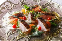 珍しい魚に出合えることも。基本を崩すことなく調理された『黒ムツのマリネとサワークリーム』