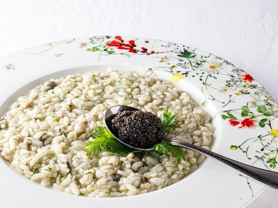 北イタリアのリゾットの味そのままに、カキの風味が口いっぱいに広がる『カキとキャビアのリゾット』