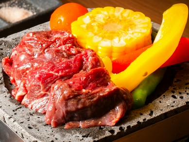 特上タンの溶岩焼き