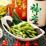 出汁のしみた枝豆はお酒にぴったりです。