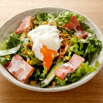 ご注文は2人前~承ります。たっぷりのチーズに絡めてお召し上がりください。