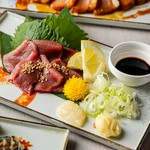 こだわりの特製唐揚げは外はカリカリ、中はジューシー。是非温かいうちにお召し上がりください。