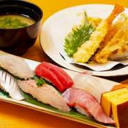 おすしと天ぷらを一緒に楽しめる大人気のランチ定食です。本マグロをはじめ、冷凍物を使わず鮮度にこだわったネタのすしに、揚げたての天ぷらは一品ずつ提供。ランチタイムを充実させてくれる大満足の内容です。