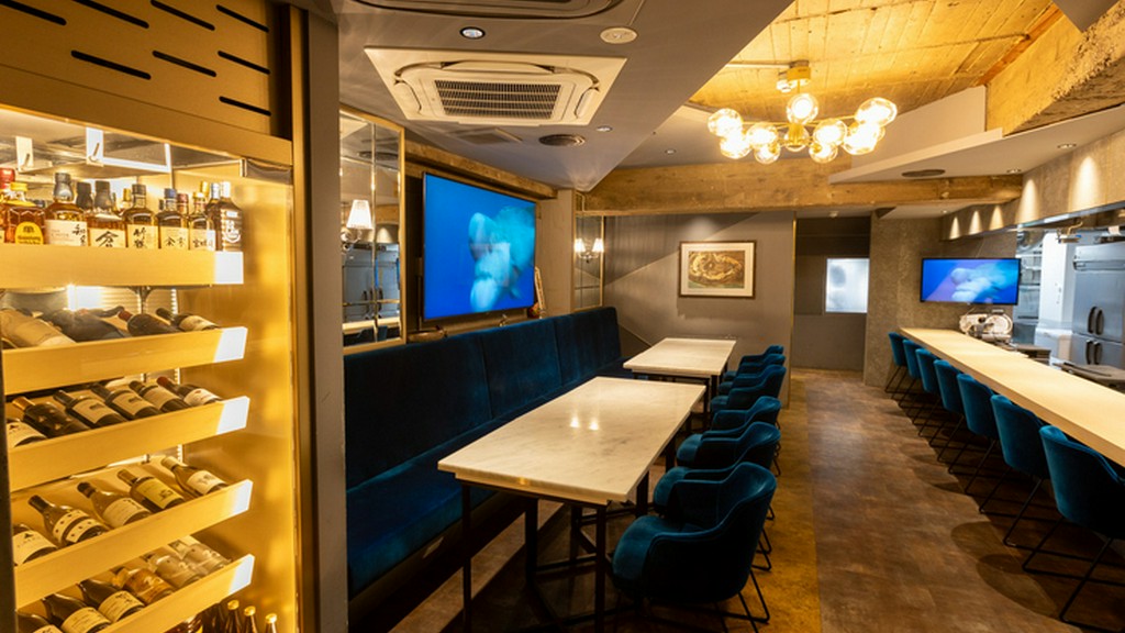 高級感を醸し出しつつも、リラックスできる雰囲気の店内