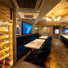 高級感を醸し出しつつも、リラックスできる雰囲気の店内