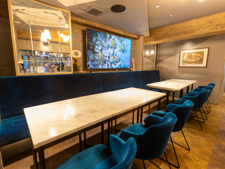 Reservasi hanya untuk tempat duduk (makan siang)