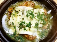 バジルと菜の花がアクセント！
グツグツ沸いてきたら、チーズをよく混ぜて
火を消してお召し上がりください。