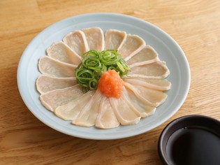 鮮度のいい鶏肉ならではの逸品『うす造り』