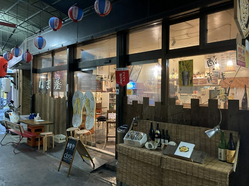 新公設市場近く。この外観が目印です