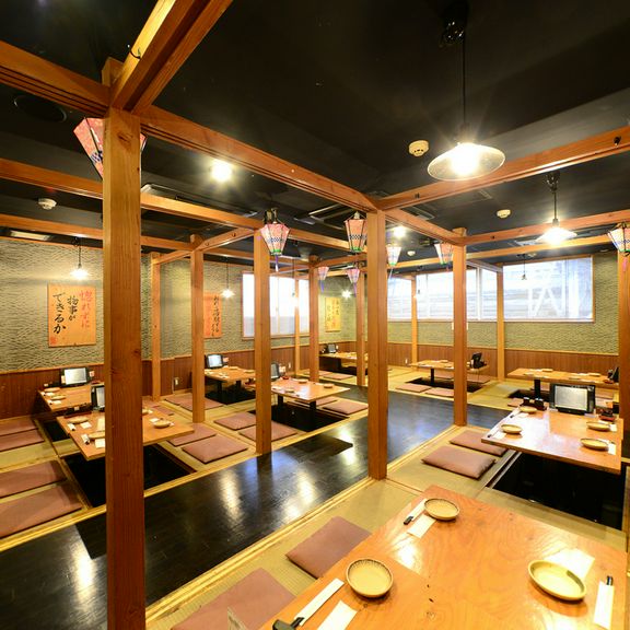 龍馬と元気なスタッフがお出迎えいたします！　駅近で便利です