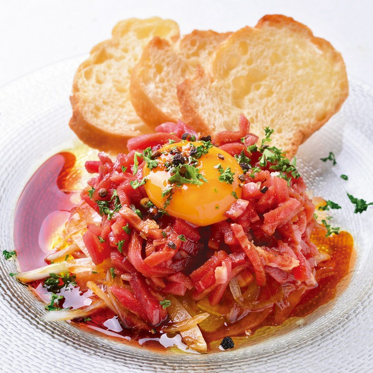 牛生ハムのユッケ風