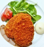 贅沢に使用したA5等級飛騨牛の溢れる肉汁をお楽しみください。