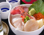 本日一押しの新鮮魚介を温かいご飯と共に。
