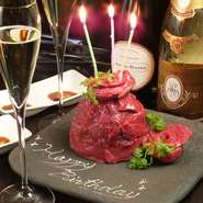 黒毛和牛と馬肉や牛タンや鴨肉を60℃の低温でじっくり熟成させた肉は柔らかいクセになる味わい！肉寿司は極レアでとけるような食感を♪
日本酒や焼酎と地酒もオススメ◎