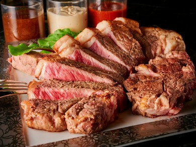 牛肉・豚肉・鶏肉・ラムとバラエティに富んだ肉料理がオススメ