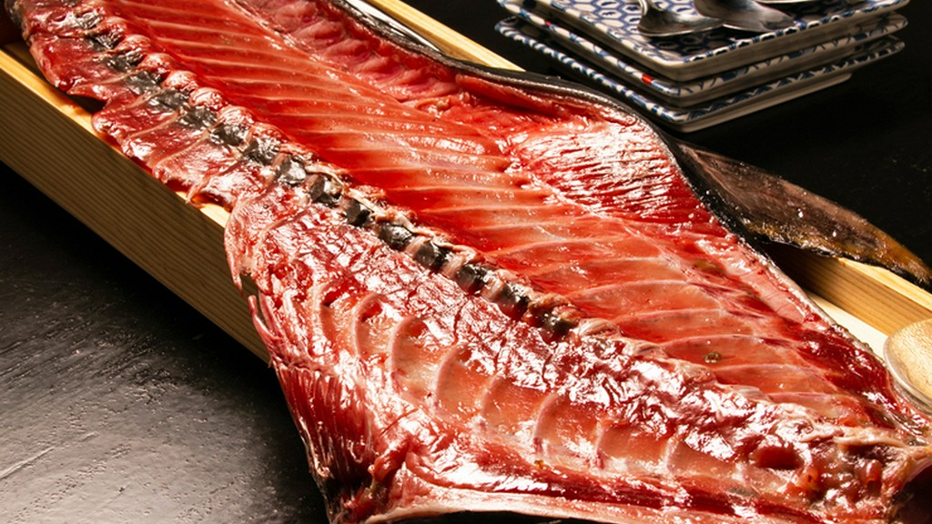 “見た目のインパクト”も抜群『本マグロ骨身中落ち』