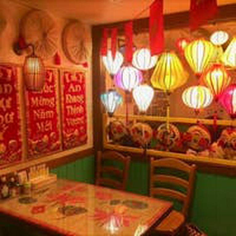 ランタン近くの席が一番人気