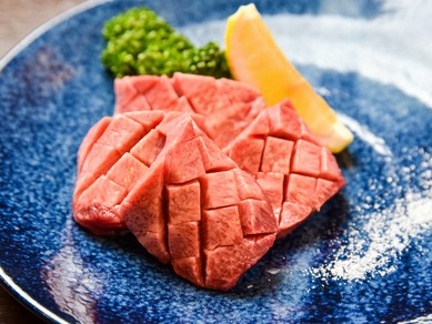 上質なタン元を堪能。とろける食感とジューシーさが魅力の『上牛タン』