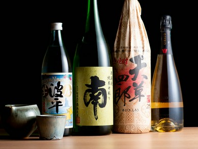 希少な焼酎や日本酒など、鶏料理と相性抜群のお酒をセレクト