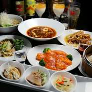 贅沢素材の厳選8種の中華。食材にもこだわった贅沢コース料理です。金額に合わせたコースが各種御座いますので、ご予算に合うコースをお出しできます。前菜からメイン、デザートまでお楽しみ下さい。