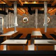 新築ビルの１階、内装も清潔ピカピカの新品です。