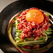 お店に来たらマストで頼みたい逸品。お肉の旨味を余すことなく味わえます。1g単位でオーダーできるので、好きだけご堪能あれ。鼻腔をくすぐる芳醇な香りが心地よく、ついついお酒が進みます。