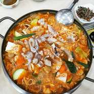 イイダコ・ホルモン。エビの鍋
孤独のグルメでも紹介されたナッコプセ！ぜひ一度ご賞味ください