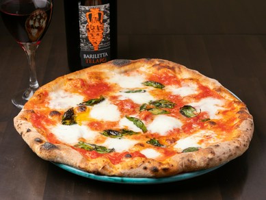 本場ナポリを実感する逸品『水牛モッツァレラのマルゲリータ』