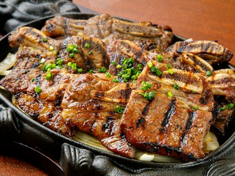 口の中でとろけていく食感のトリコになる『LAカルビ』