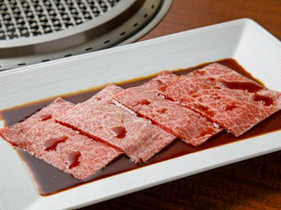 噛み締めた瞬間に肉汁がジュワ～ッと広がる『上カルビ』