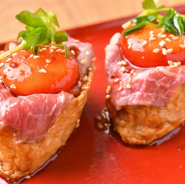 韓式寿司！　『ユッケ卵黄稲荷』