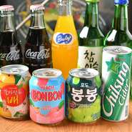 マッコリやチャミスルといったアルコールドリンクから、ヘテジュースなどノンアルコールジュースも充実！