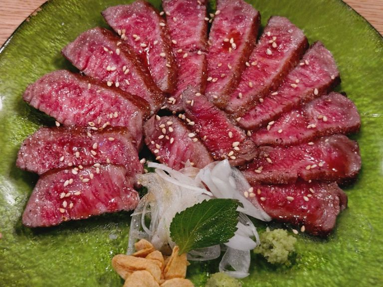 黒毛和牛赤身肉のタタキ