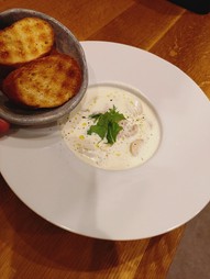 日向鶏のクリーム煮 　バゲット添え