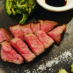 日向鶏ムネ肉の炙り焼き