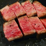 肩近くの柔らかい希少部位の赤身肉
100g