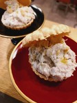 かつお出汁で炊いた里芋をゴルゴンゾーラチーズやクリームチーズ等と和えて最中で挟んでます。 
※季節限定