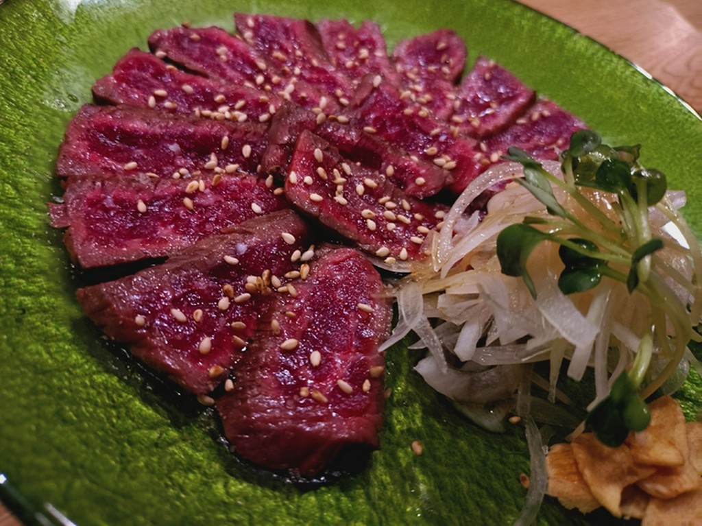 黒毛和牛赤身肉のタタキ