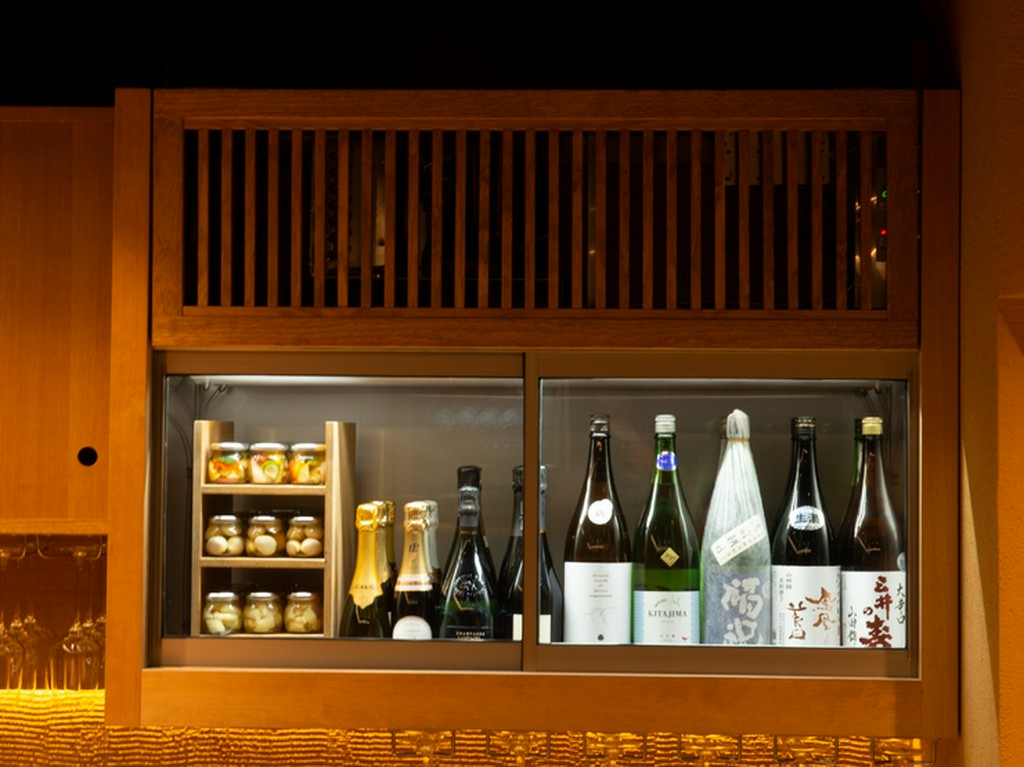 味よし、雰囲気よし！旨い酒肴と寿司に憩う本物の贅沢にひたれる