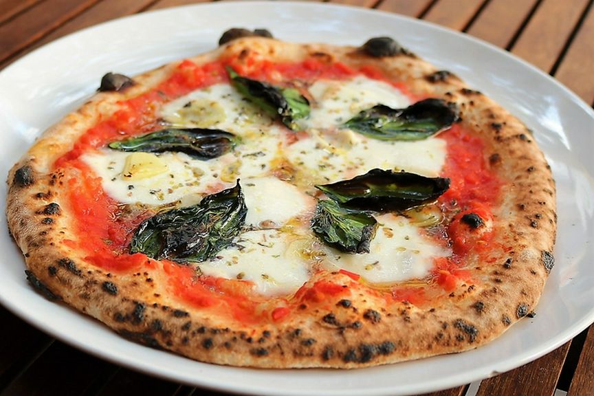 アンチョビとガーリックのピッツァアチューゲ