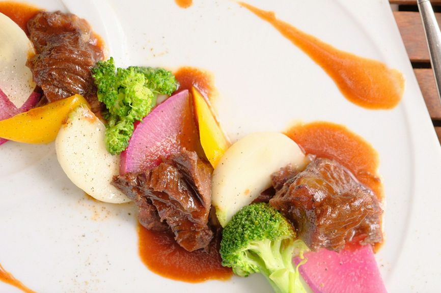 国産牛ほほ肉の赤ワイン煮込み