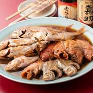 店が休みの日には、海釣りに出かけるという女将。鮮度抜群の地魚は『お刺身』でいただくほか、煮ても焼いてもよし。どんなおいしさに出会えるかは、その日のお楽しみです。
