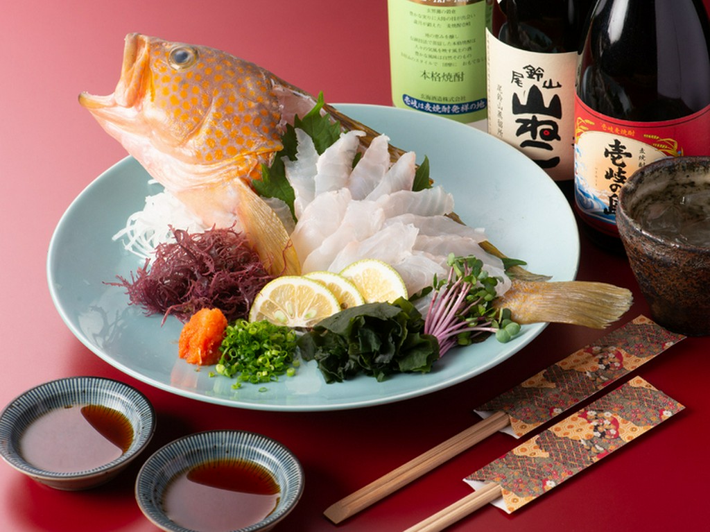 女将が釣り上げる鮮魚を贅沢にいただく『お刺身』