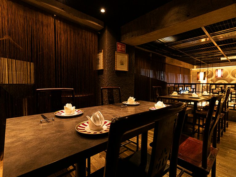 ラグジュアリーな空間も魅力。モダンでオシャレな店内