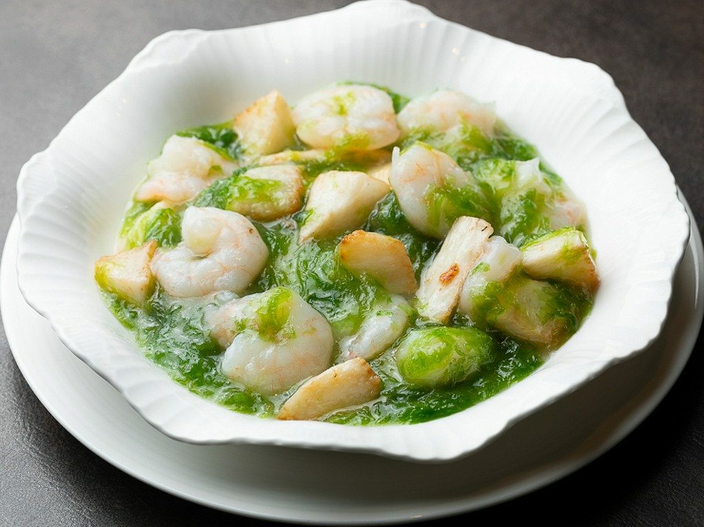 優しい味わいが染み渡る『海老と長芋の青海苔煮込み』