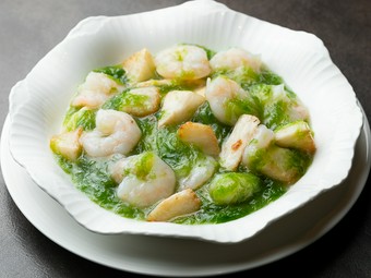 優しい味わいが染み渡る『海老と長芋の青海苔煮込み』