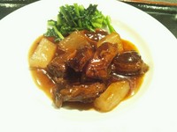 トロトロに煮込んだ牛バラは煮込み界のホームラン王です♪